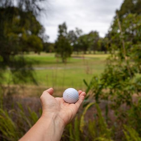 Golf Place Inn Wollongong Primbee ภายนอก รูปภาพ